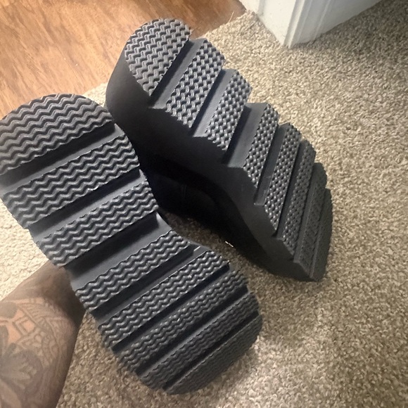 Demonia Black Platform Shoes with Star Accents - Picture 7 of 11